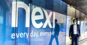 Wall Street e Ue chiudono contrastate. Ipotesi maxi taglio Fed. A Milano (+0,1%) tonfo Nexi
