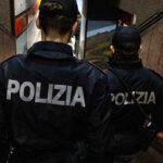 Donna immobilizzata e rapinata a Milano nel sottopasso della metro MM2, 23enne arrestato: come ha agito Donna immobilizzata e rapinata a Milano nel sottopasso della metro MM2, 23enne arrestato: come ha agito