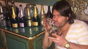 Filippo Champagne, la politica «da bar» dell’amico di Lacerenza: «Mi candido a sindaco di Milano, sarò il Reagan d’Italia. Voglio i cecchini sui tetti»