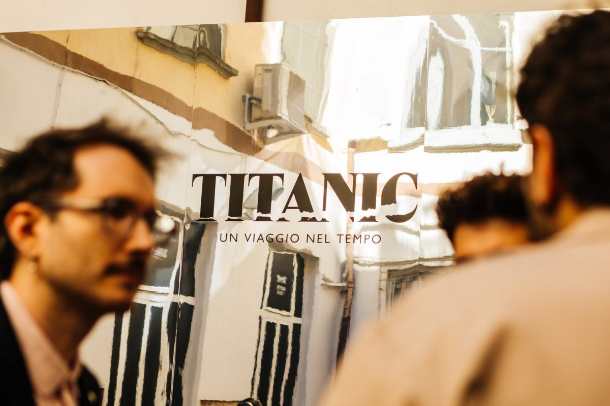 Visitatori con visori VR durante l’esperienza Titanic un viaggio nel tempo a Milano