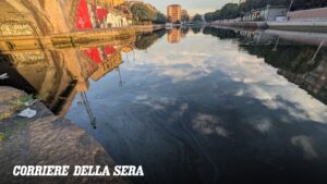 Gasolio nel Naviglio Grande, la chiazza è lunga 28 km ed è arrivata in Darsena a Milano: «Atto doloso o smaltimento illegale». Danni ingenti alla biodiversità